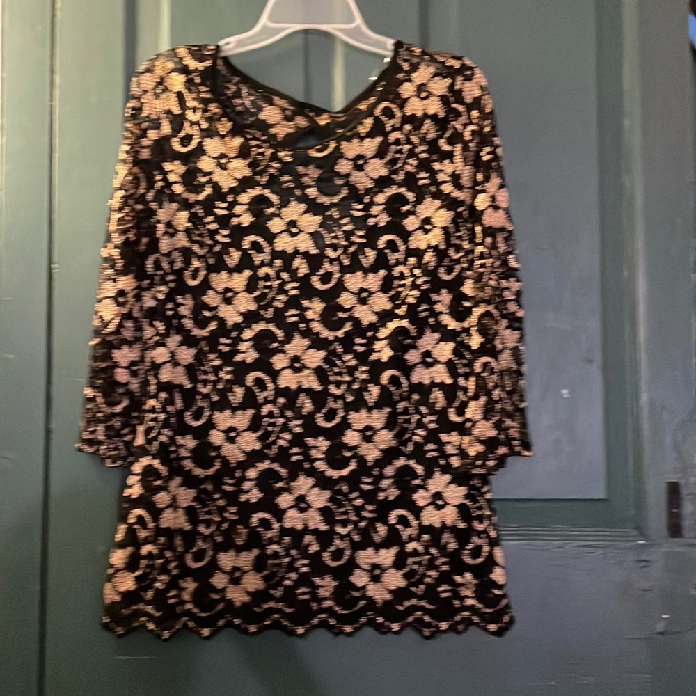 No boundaries 43/4 sleeve lace black and gold blouse, size XXL/2XG.